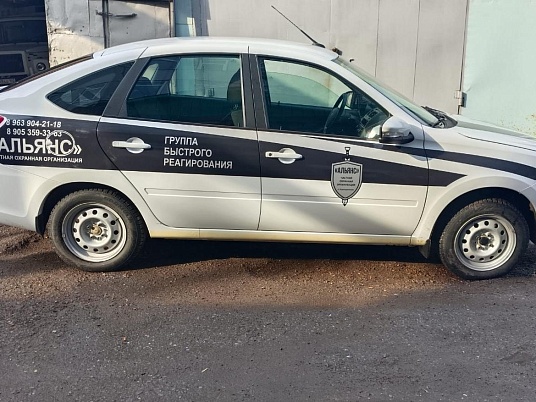 Брендирование автомобиля светоотражающей пленкой