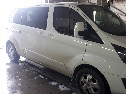 Оклейка машины пленкой