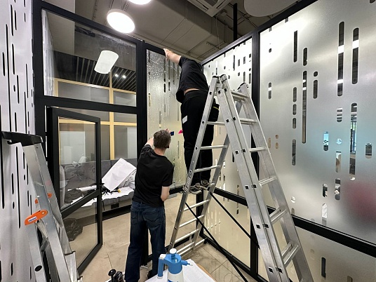 Монтаж и демонтаж плёнок