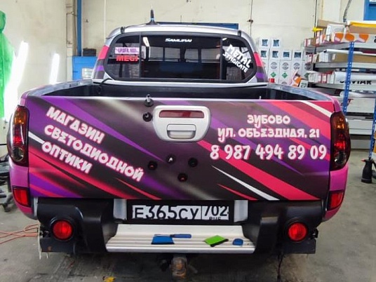 Оклейка машины пленкой