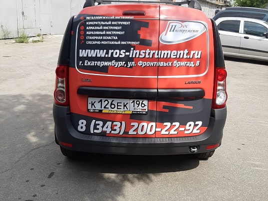 Реклама на автомобиле "РосИнструмент"