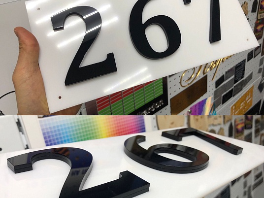 Табличка с объемными буквами