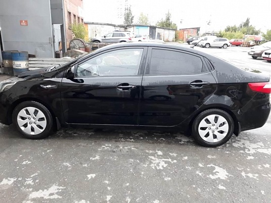 Изготовление рекламы на автомобиль из голографической пленки.