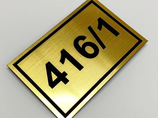 Гравировка двухслойного пластика