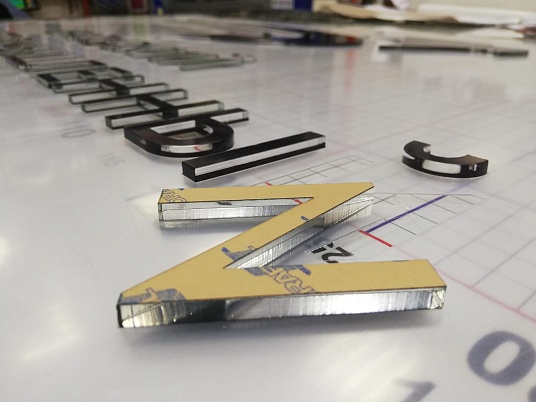 Изготовление букв из акрила