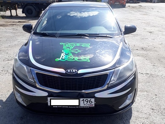 Изготовление рекламы на автомобиль из голографической пленки.