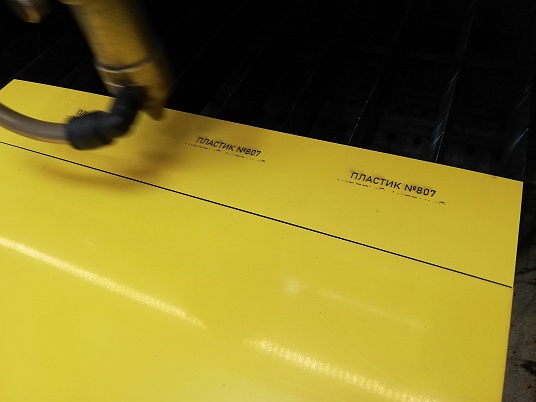 Гравировка двухслойного пластика