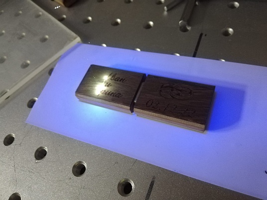 Гравировка на флешке