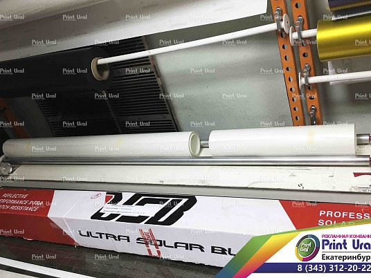 Поперечная резка рулона пленки